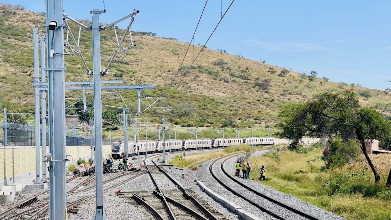 La firmao Hitachi subskribas kontrakton por la realigo de fervojaj sistemoj en Meksiko